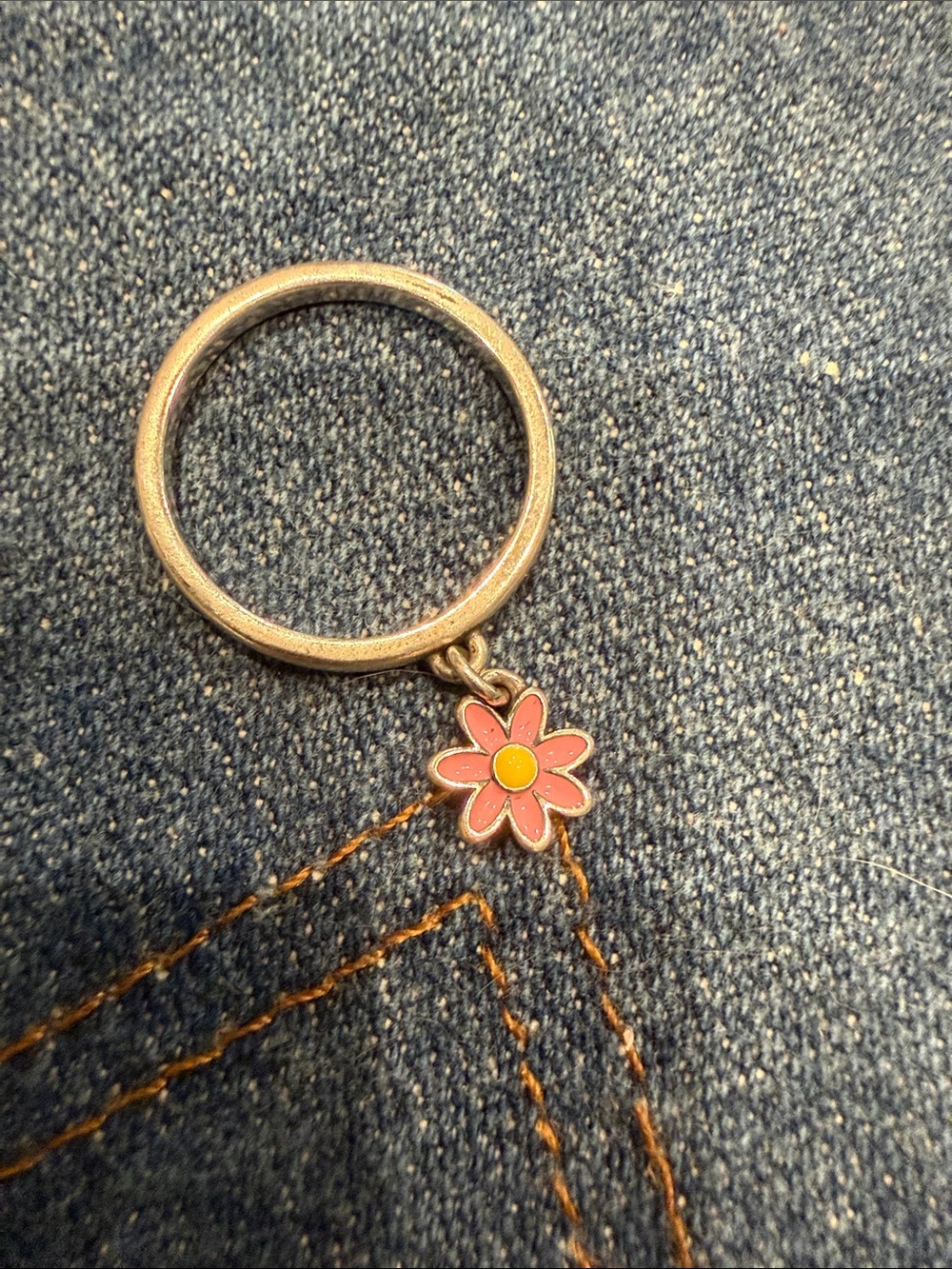 James Avery pink daisy dangle ring. Size 10
Retired